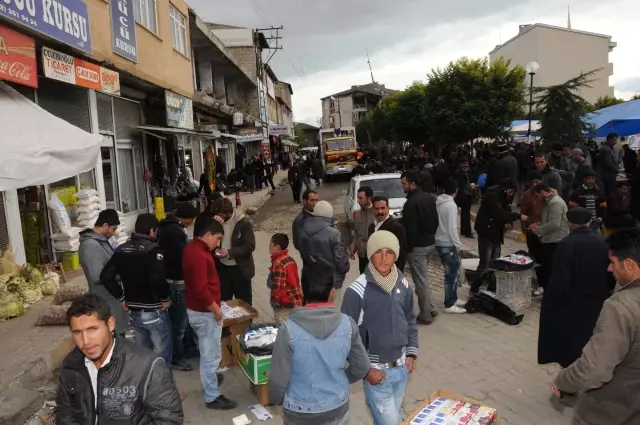 Depremin Vurduğu Erciş'te Hayat Normale Dönmeye Başlıyor Depremin Vurduğu Erciş'te Hayat Normale Dönmeye Başlıyor