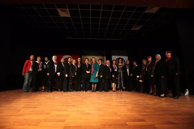 Denizli Belediyesi Kadın Meclisi Üyeleri Tiyatro Oyunu Sahneledi Denizli Belediyesi Kadın Meclisi Üyeleri Tiyatro Oyunu Sahneledi
