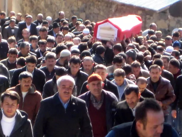 Kardeşinin Düğününden Dönen Uzman Çavuş Trafik Kazasında Öldü Kardeşinin Düğününden Dönen Uzman Çavuş Trafik Kazasında Öldü