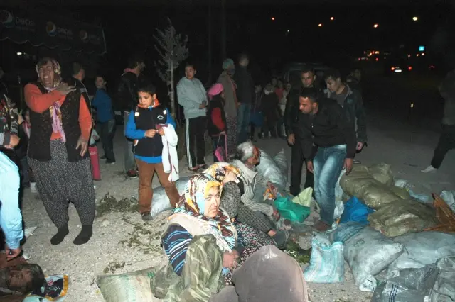 Kadirli'de Tarım İşçilerini Taşıyan Römork Devrildi: 8 Yaralı Kadirli'de Tarım İşçilerini Taşıyan Römork Devrildi: 8 Yaralı