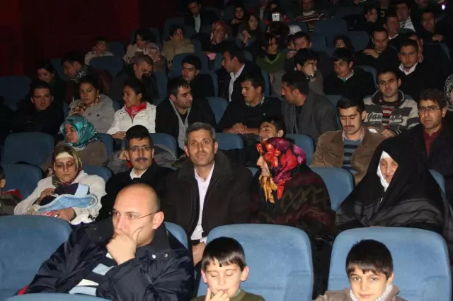 'Allah'ın Sadık Kulu Barla' Filmi Kars'ta Büyük İlgi Görüyor 'Allah'ın Sadık Kulu Barla' Filmi Kars'ta Büyük İlgi Görüyor