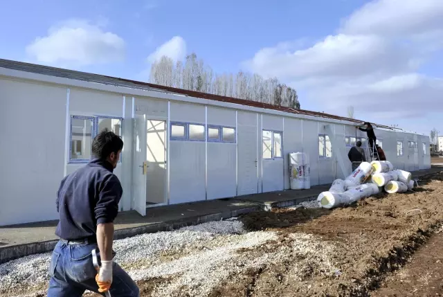 Erciş'teki Öğretmenlere Prefabrik Kent Erciş'teki Öğretmenlere Prefabrik Kent