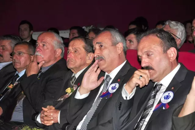 Öğretmenler Günü, Van Depreminin Burukluğuyla Kutlandı Öğretmenler Günü, Van Depreminin Burukluğuyla Kutlandı