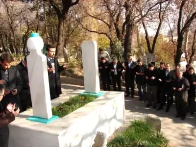 'allah'ın Sadık Kulu: Barla'yı Seyreden, Hafız Ali'nin Kabrine Gidiyor 'allah'ın Sadık Kulu: Barla'yı Seyreden, Hafız Ali'nin Kabrine Gidiyor
