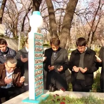'allah'ın Sadık Kulu: Barla'yı Seyreden, Hafız Ali'nin Kabrine Gidiyor 'allah'ın Sadık Kulu: Barla'yı Seyreden, Hafız Ali'nin Kabrine Gidiyor