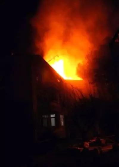 Yeaş'ta Yangın, Paniğe Neden Oldu