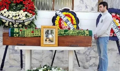 'viyolonselin Dahi Çocuğu' Fethiye'de Toprağa Verildi 'viyolonselin Dahi Çocuğu' Fethiye'de Toprağa Verildi