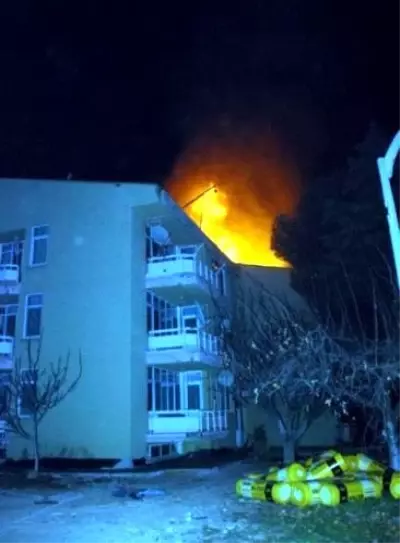 Yeaş'ta Yangın, Paniğe Neden Oldu