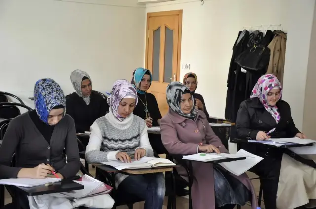 Ev Hanımları, Çocuklarının Derslerine Yardımcı Olmak İçin İngilizce