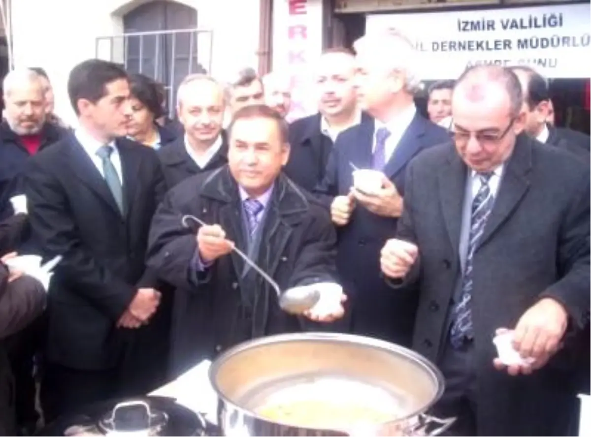 Izmir Dernekler Mudurlugu Asure Dagitti Haber