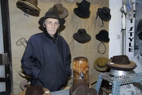Izmir In 50 Yillik Fotr Sapka Ustasi Haberler Com Guncel