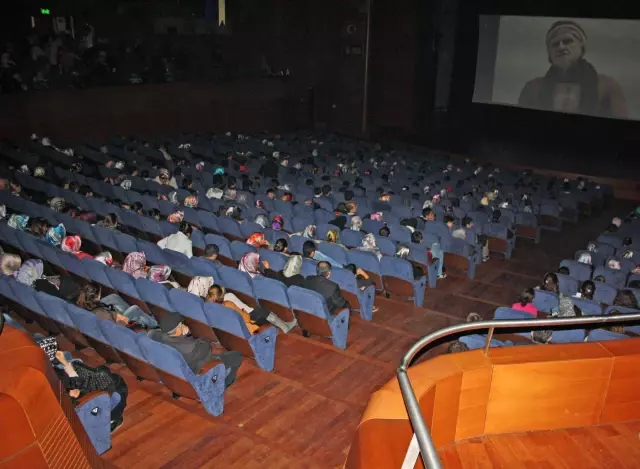'Allah'ın Sadık Kulu: Barla'yı Bursa'da 84 Bin Kişi İzledi 'Allah'ın Sadık Kulu: Barla'yı Bursa'da 84 Bin Kişi İzledi
