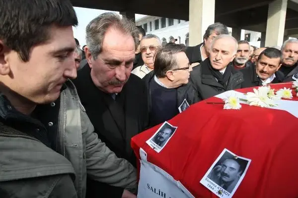 'halo Dayı' Son Yolculuğuna Gözyaşları ve Alkışlarla Uğurlandı 'halo Dayı' Son Yolculuğuna Gözyaşları ve Alkışlarla Uğurlandı