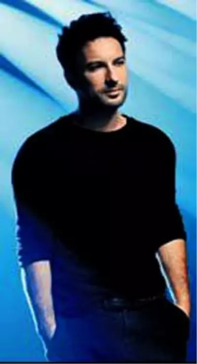 Tarkan 'kara Toprak' Türküsüne Klip Çekti