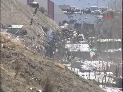 35 Tabuta Kilometrelerce Gözyaşı 35 Tabuta Kilometrelerce Gözyaşı