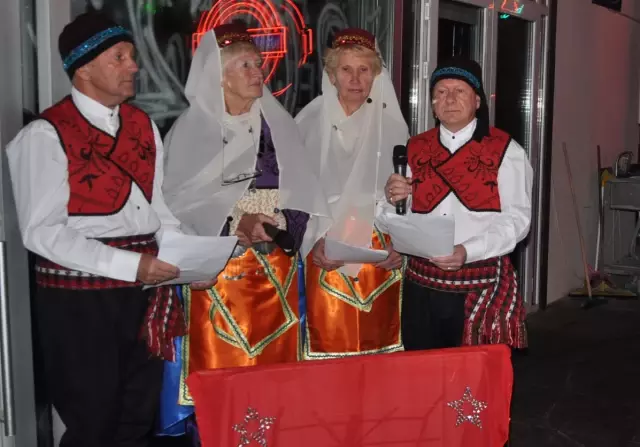 Fethiye'deki İngilizler Yeni Yıla Van Türküleriyle Girdi Fethiye'deki İngilizler Yeni Yıla Van Türküleriyle Girdi
