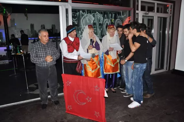 Fethiye'deki İngilizler Yeni Yıla Van Türküleriyle Girdi Fethiye'deki İngilizler Yeni Yıla Van Türküleriyle Girdi
