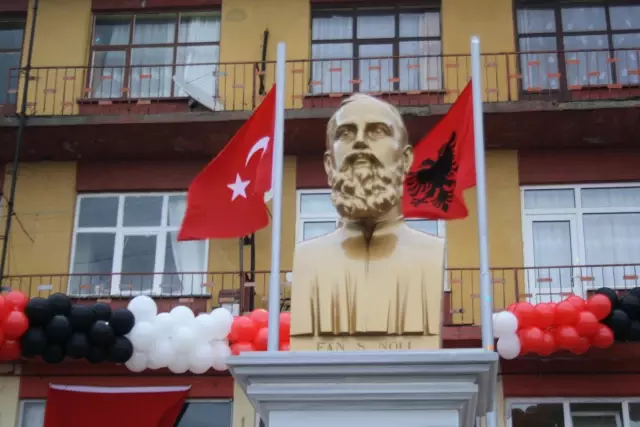 Arnavutluk'un İlk Başbakanının Büstü İpsala'da Törenle Açıldı Arnavutluk'un İlk Başbakanının Büstü İpsala'da Törenle Açıldı
