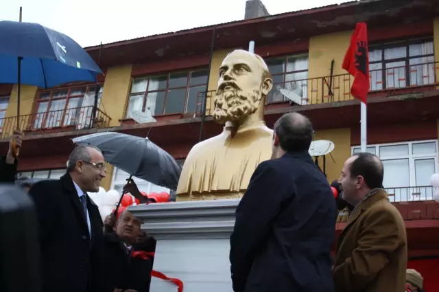 Arnavutluk'un İlk Başbakanının Büstü İpsala'da Törenle Açıldı Arnavutluk'un İlk Başbakanının Büstü İpsala'da Törenle Açıldı