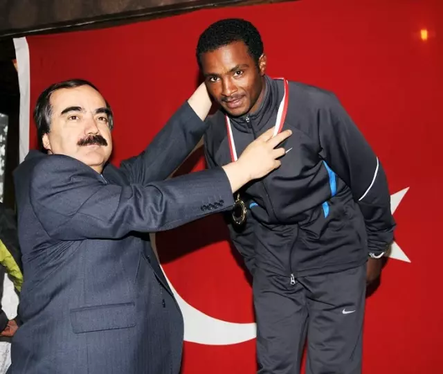 Adana'da Yağmura Rağmen Maraton Büyük İlgi Gördü