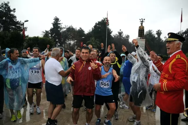 Adana'da Yağmura Rağmen Maraton Büyük İlgi Gördü