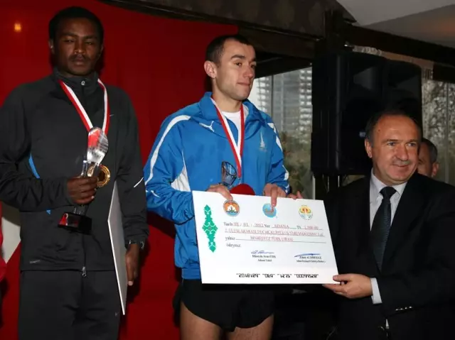 Adana'da Yağmura Rağmen Maraton Büyük İlgi Gördü