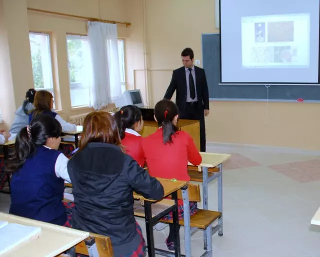 Gediz Anadolu Kız Teknik ve Meslek Lisesi Başarı ve Yenilikleriyle Göz