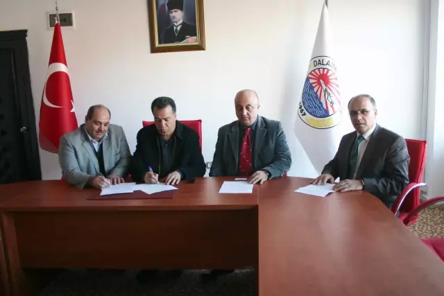 Dalaman Belediyesi'nde İki Toplu Sözleşme Dalaman Belediyesi'nde İki Toplu Sözleşme