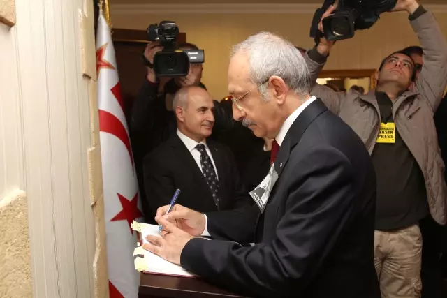 Denktaş'ın Cenaze Merasimine Rahşan Ecevit de Katıldı