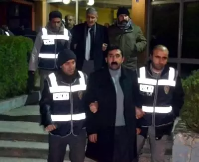 Siirt'te Belediyelerde Yolsuzluk Operasyonu; 40 Gözaltı(2) Siirt'te Belediyelerde Yolsuzluk Operasyonu; 40 Gözaltı(2)