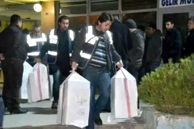 Siirt'te Belediyelerde Yolsuzluk Operasyonu; 40 Gözaltı(2) Siirt'te Belediyelerde Yolsuzluk Operasyonu; 40 Gözaltı(2)