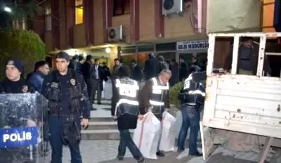 Siirt'te Belediyelerde Yolsuzluk Operasyonu; 40 Gözaltı(2) Siirt'te Belediyelerde Yolsuzluk Operasyonu; 40 Gözaltı(2)