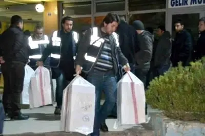 Siirt'te Belediyelerde Yolsuzluk Operasyonu; 40 Gözaltı(2) Siirt'te Belediyelerde Yolsuzluk Operasyonu; 40 Gözaltı(2)