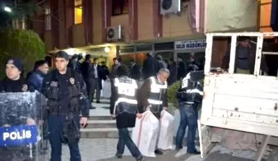 Siirt'te Belediyelerde Yolsuzluk Operasyonu; 40 Gözaltı(2) Siirt'te Belediyelerde Yolsuzluk Operasyonu; 40 Gözaltı(2)