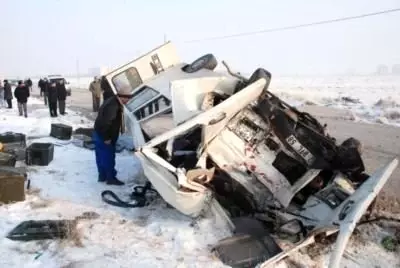 Konya'da Feci Kaza: 5 Ölü, 8 Yaralı Konya'da Feci Kaza: 5 Ölü, 8 Yaralı
