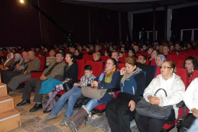 Güzel Sanatlar Kültür Derneğin'den Türkü Ziyafeti Güzel Sanatlar Kültür Derneğin'den Türkü Ziyafeti