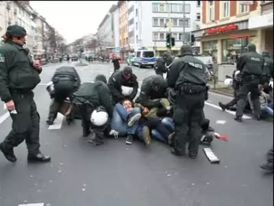 Yenidenneonazi Gösterisi Kenti Karıştırdı