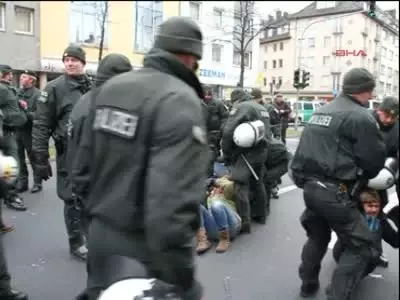 Yenidenneonazi Gösterisi Kenti Karıştırdı