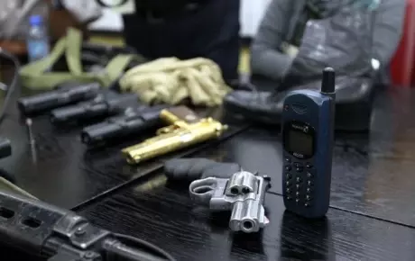 kaddafi yi olume goturen uydu telefonu