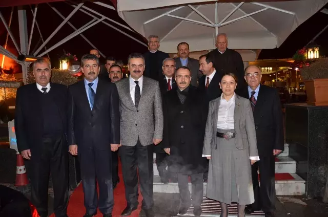 Darendeliler Ankara'da Bakan Dinçer ile Bir Araya Geldi Darendeliler Ankara'da Bakan Dinçer ile Bir Araya Geldi