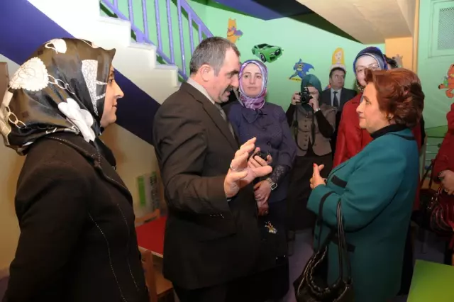 Vali Yüksel'in Eşi Emine Yüksel, Dede Torun Evi'ne Konuk Oldu Vali Yüksel'in Eşi Emine Yüksel, Dede Torun Evi'ne Konuk Oldu