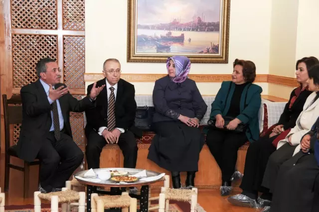 Vali Yüksel'in Eşi Emine Yüksel, Dede Torun Evi'ne Konuk Oldu Vali Yüksel'in Eşi Emine Yüksel, Dede Torun Evi'ne Konuk Oldu