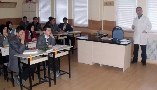 Öğretmen Sınıfını Teknolojiyle Donattı, Projesi Meslektaşlarına Örnek Oldu Öğretmen Sınıfını Teknolojiyle Donattı, Projesi Meslektaşlarına Örnek Oldu