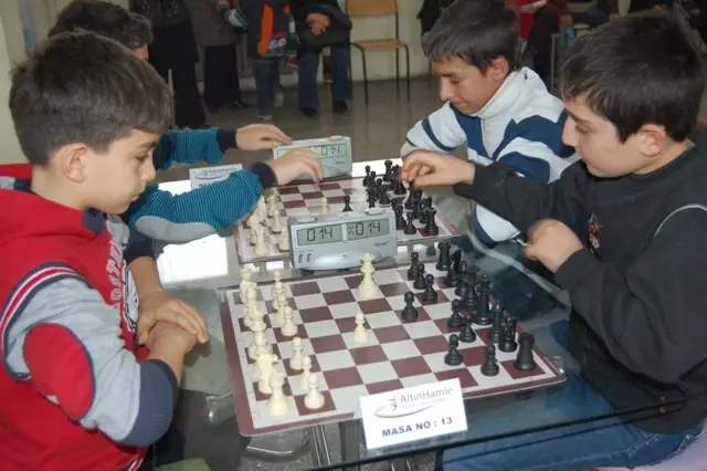 Altın Hamle Gençlik Ve Spor Kulübü Satranç Kursları Devam Ediyor Altın Hamle Gençlik Ve Spor Kulübü Satranç Kursları Devam Ediyor