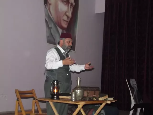 Safahat Adlı Oyun Yalvaçta Büyük İlgi Gördü