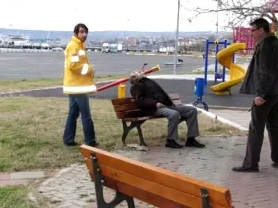 Çocuk Parkında İntihar Etti