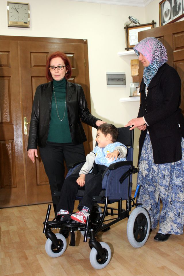Beypazarılı Engellilere Tekerlekli Sandalye Hediyesi Haber