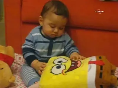 Televizyon Karsisinda Uykuya Direnen Bebek Sosyal Medyada Ilgi Odagi Oldu Erzincan