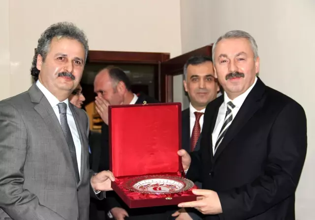 Vergi Rekortmenleri Yemekte Buluştu Vergi Rekortmenleri Yemekte Buluştu