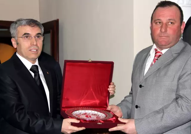 Vergi Rekortmenleri Yemekte Buluştu Vergi Rekortmenleri Yemekte Buluştu
